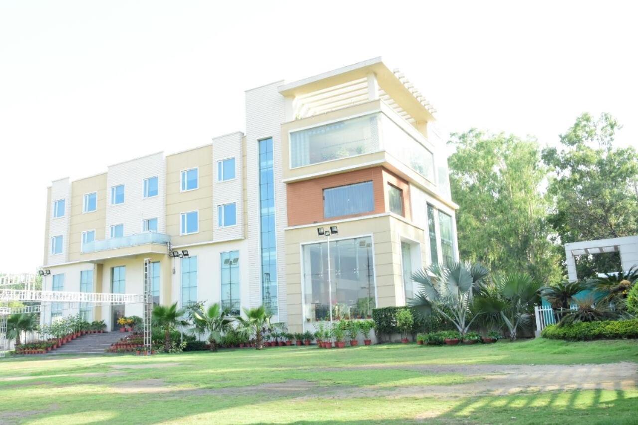 Hotel Pacific Roorkee Exterior photo